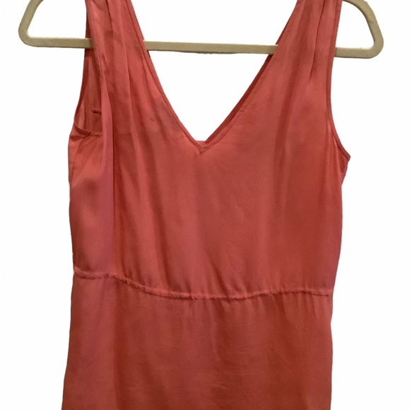 Banana Republic salmon pink v-neck 100% silk sleeveless top 3/4 button Sz XS - Picture 2 of 6